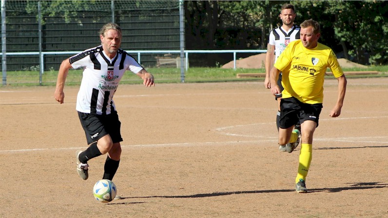 VfB Oberweimar Herren: Erster Heimsieg auf der Falkenburg VfB Oberweimar Herren: Erster Heimsieg auf der Falkenburg