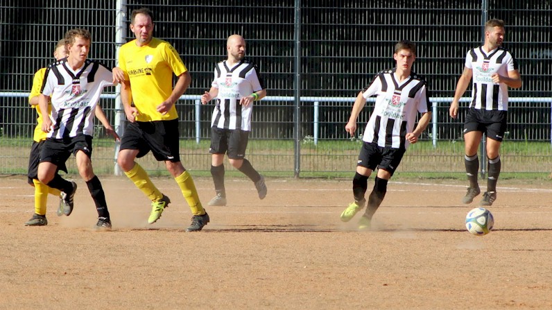 VfB Oberweimar Herren: Erster Heimsieg auf der Falkenburg VfB Oberweimar Herren: Erster Heimsieg auf der Falkenburg