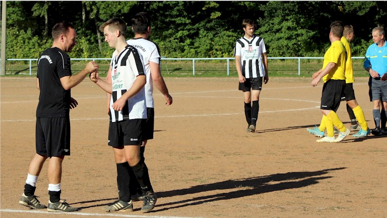 VfB Oberweimar Herren: Erster Heimsieg auf der Falkenburg VfB Oberweimar Herren: Erster Heimsieg auf der Falkenburg