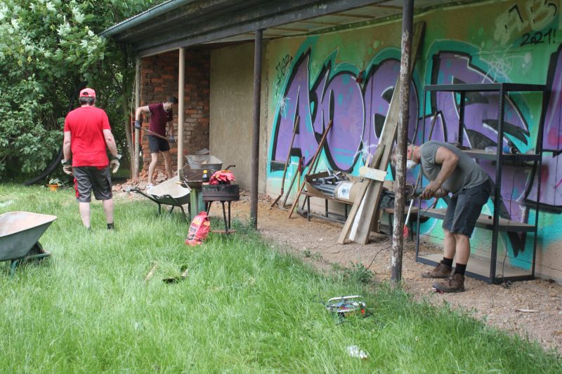 Arbeitseinsatz am Vereinsheim des VfB Oberweimar Arbeitseinsatz am Vereinsheim des VfB Oberweimar