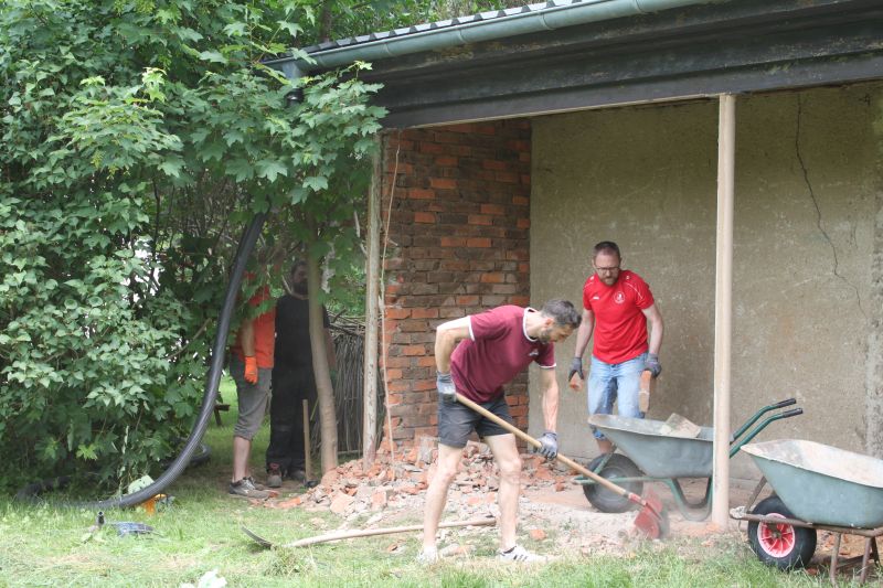 Arbeitseinsatz am Vereinsheim des VfB Oberweimar Arbeitseinsatz am Vereinsheim des VfB Oberweimar