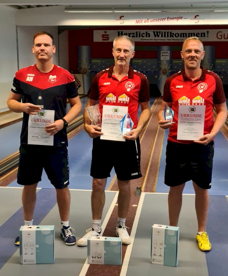 Thomas Heyne (Bildmitte) und David Peukert (rechts) als erfolgreiche Teilnehmer beim  Ernst-Weber-Gedächtnispokal 2023